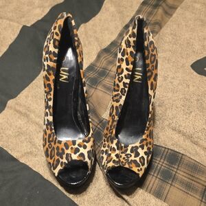Unsensored Leopard Print Peep-Toe Heels in Tan and Black Never Worn Size 8